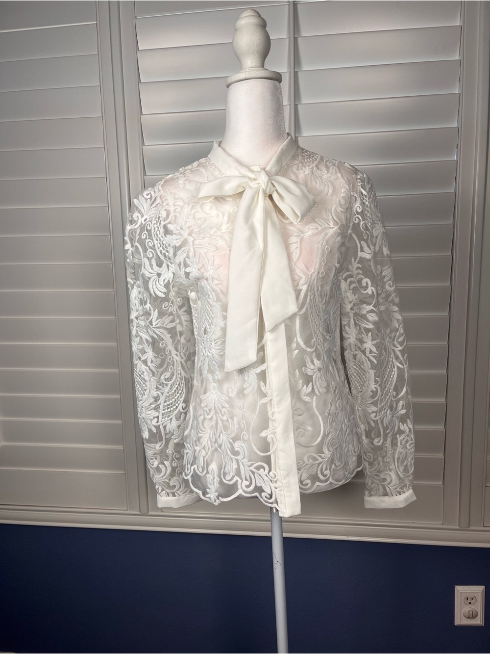 Ultra Pink White Embroidered Lace Bow Tie Romantic Sheer Long Sleeve Top Size S - Picture 2 of 7